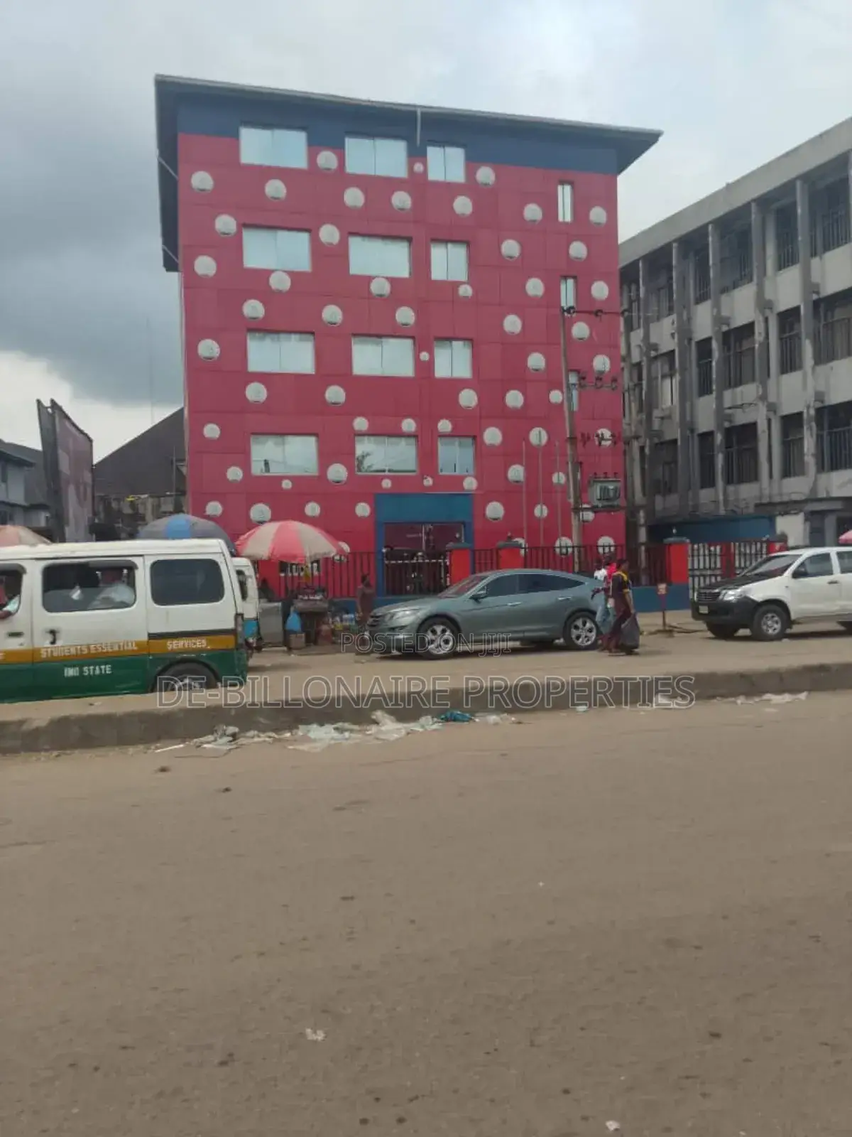 18bdrm House in Owerri for sale in Owerri