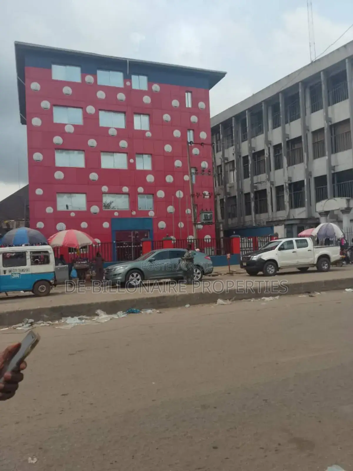 18bdrm House in Owerri for sale in Owerri