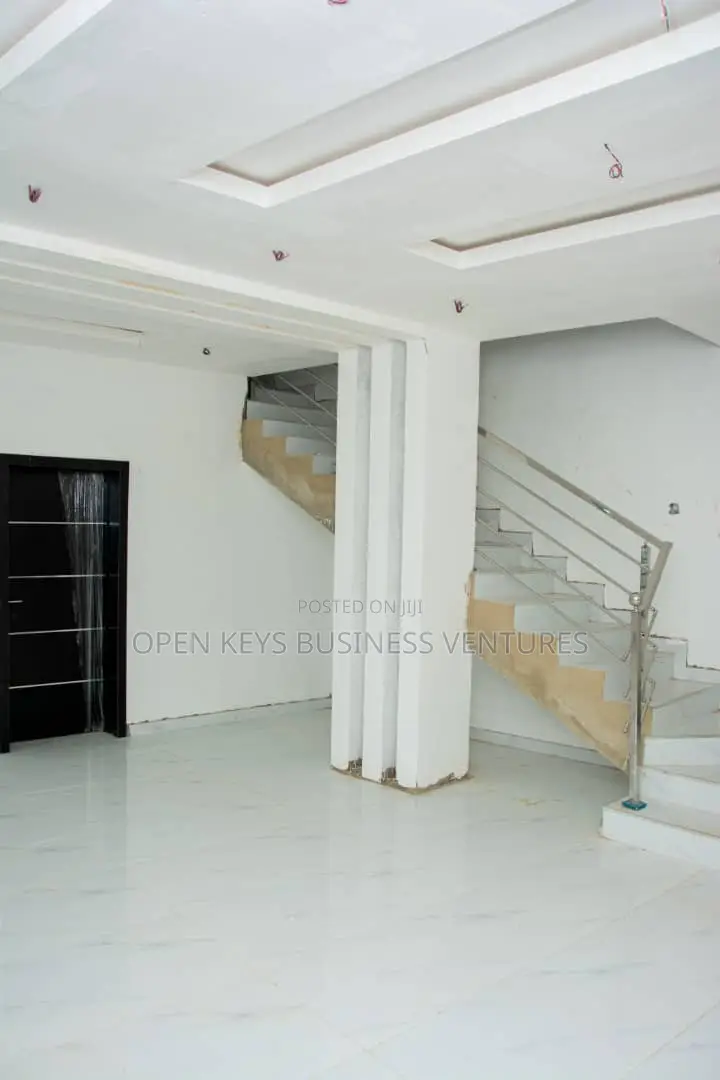 3bdrm Duplex in Ologede, CHallenge / Ibadan for sale in CHallenge / Ibadan