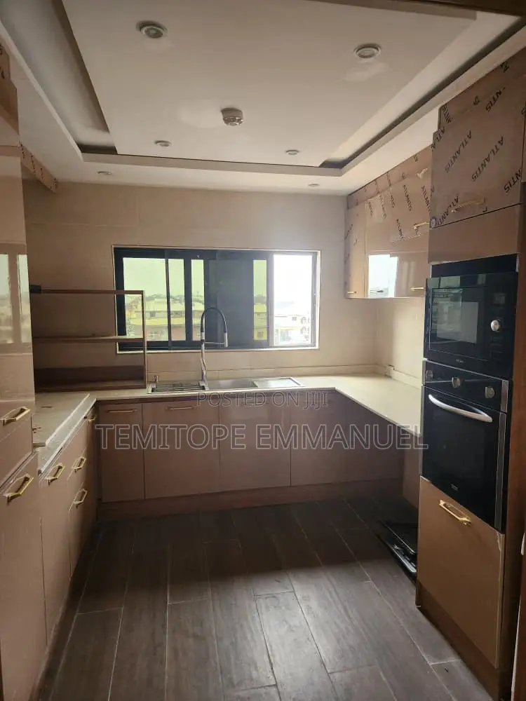 Furnished 3bdrm Apartment in Alagomeji, Yaba for rent in Yaba
