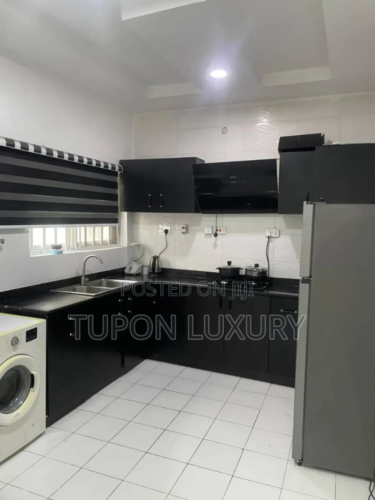 Dec Rate: 450,000 4bedroom With Snooker, Tennis and Ps5 in Lekki Phase 1