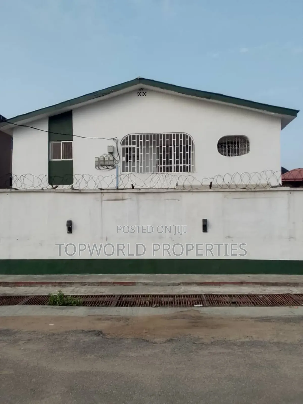 3bdrm Block of Flats in Egbeda Alimosho for sale in Egbeda