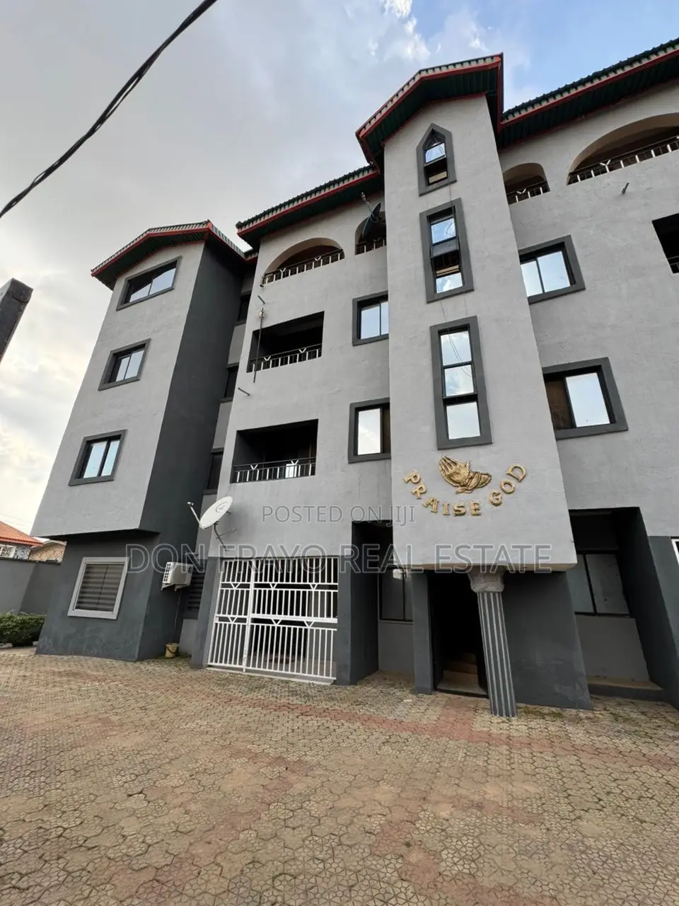 20bdrm Block of Flats in Iyana Adeoyo, Rind Road for sale in Rind Road