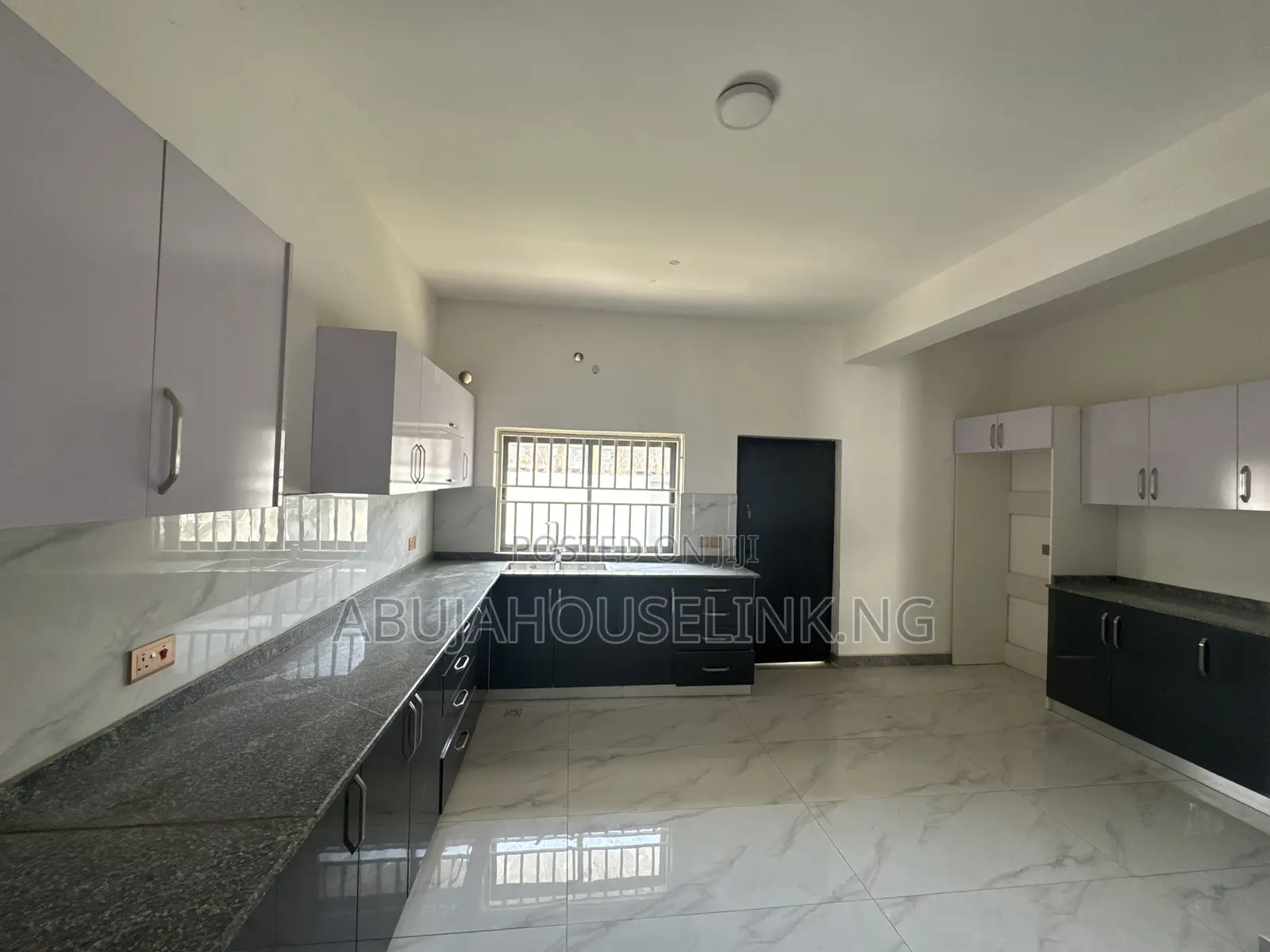 5bdrm Duplex in Jahi. Y Gilmore for sale in Jahi
