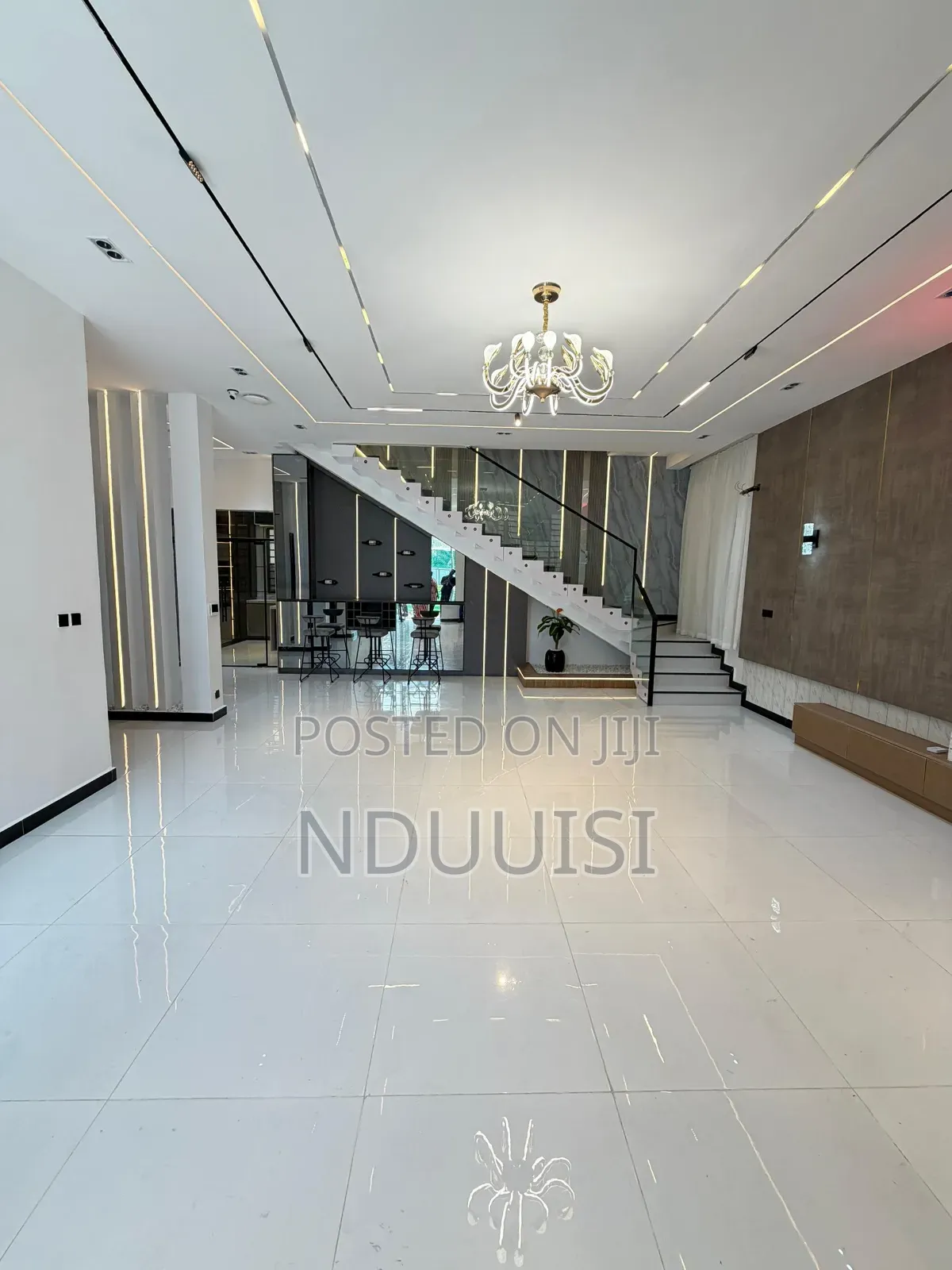 5bdrm Duplex in Chevron for sale in Chevron