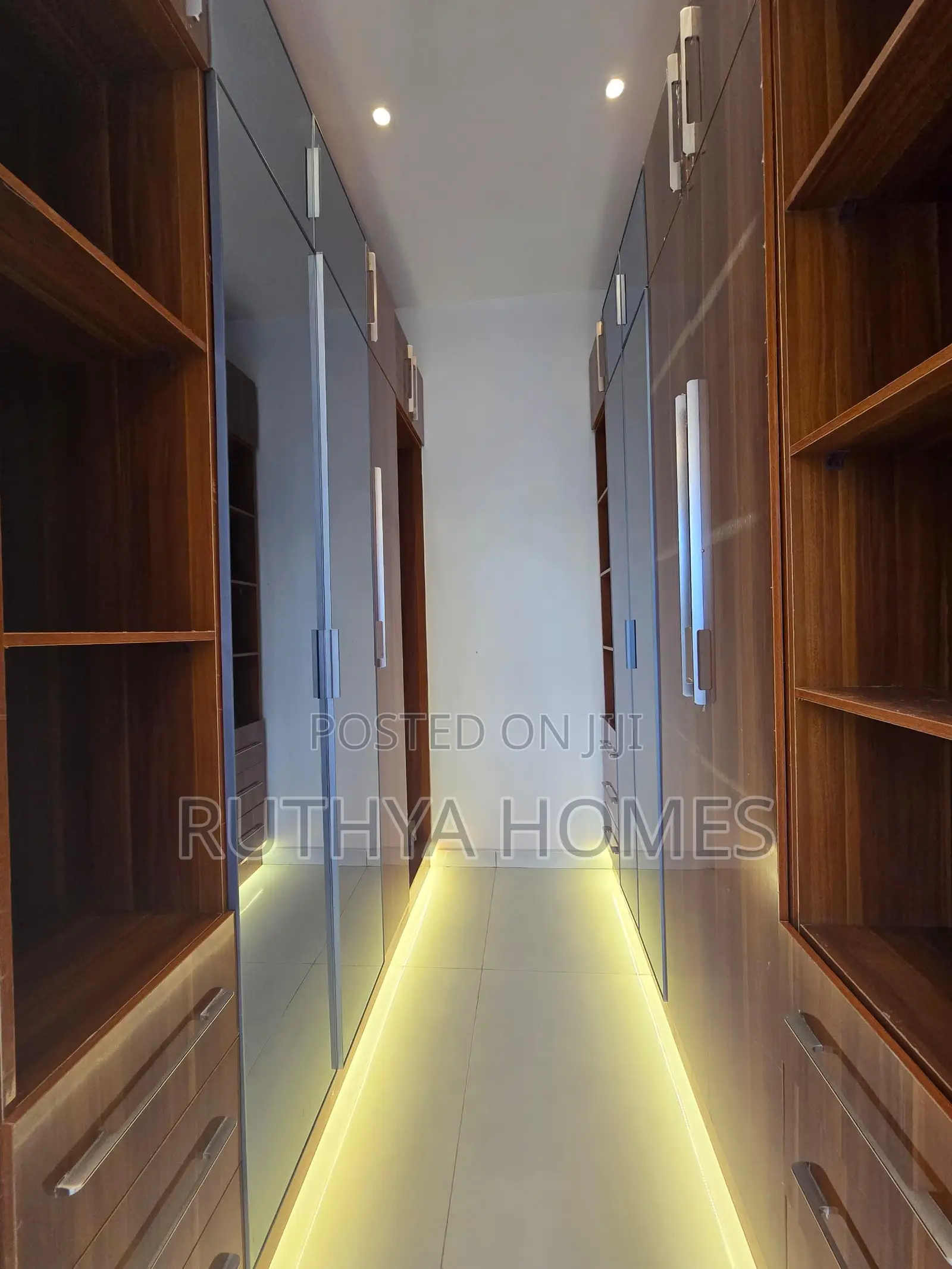 5bdrm Duplex in Bourdillon for sale in Bourdillon