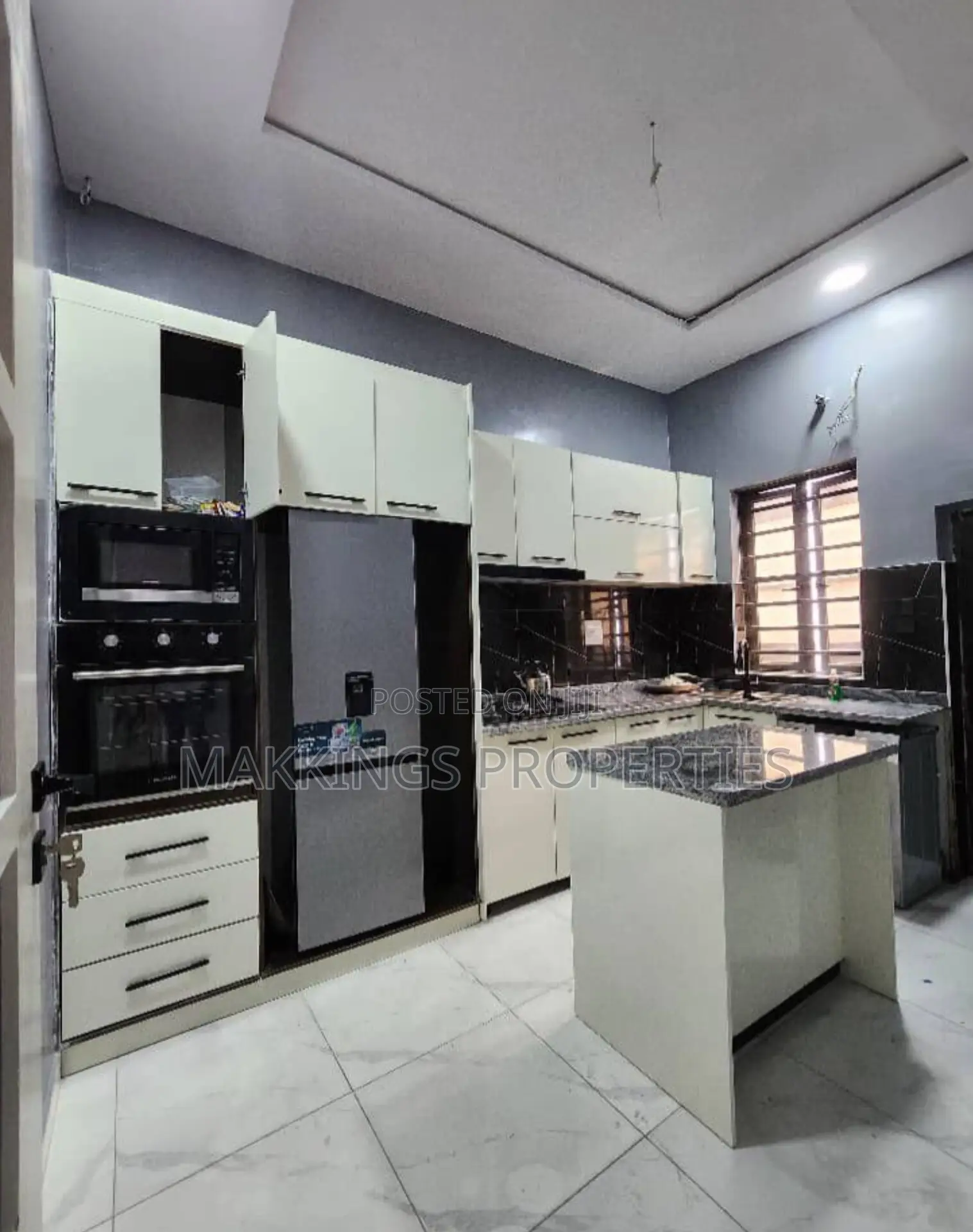 4bdrm Duplex in Chevron for rent in Chevron