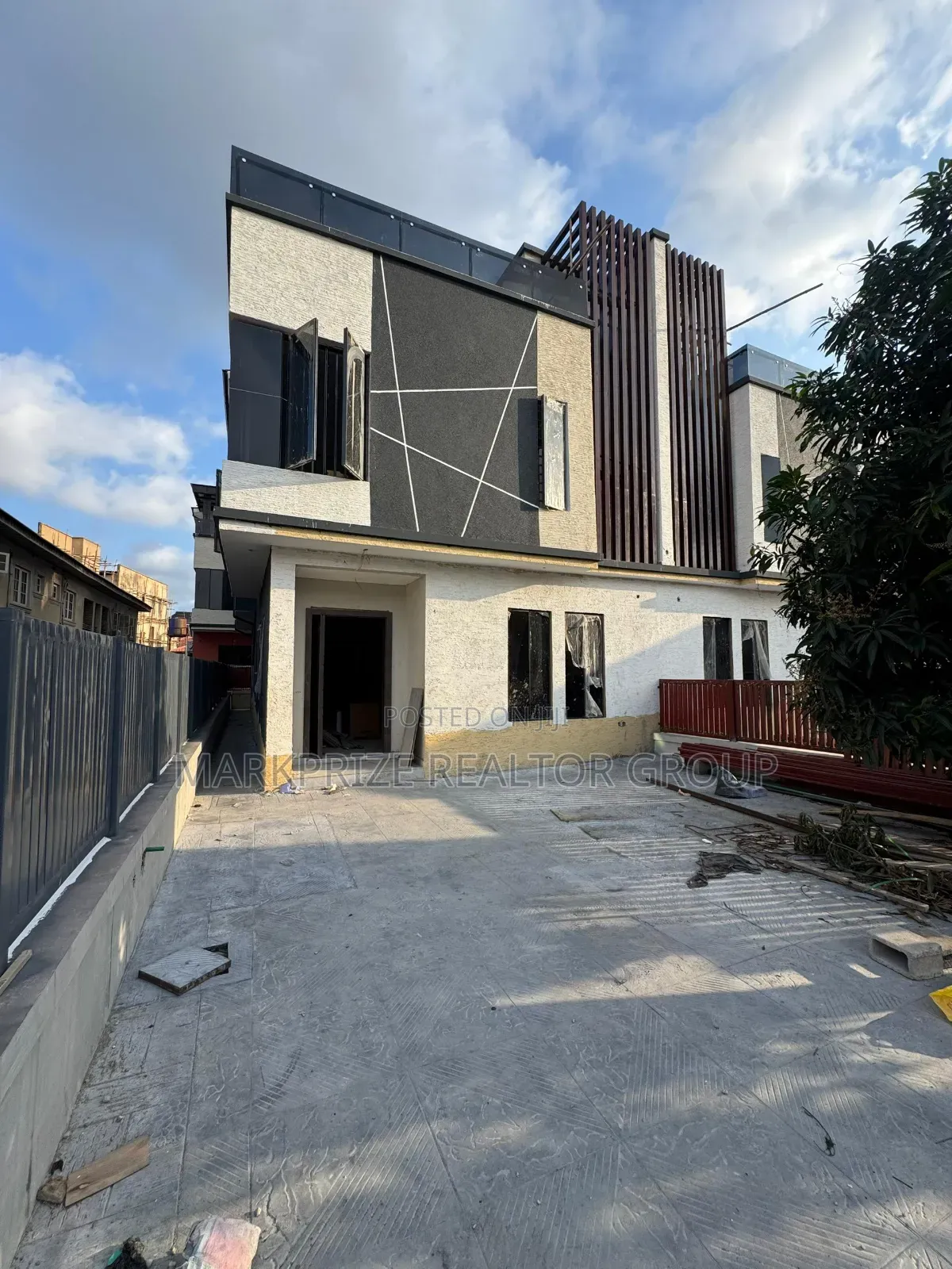 4bdrm Duplex in Gbagada for sale in Gbagada