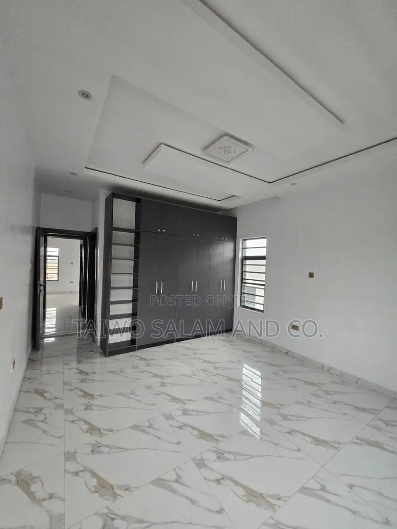 4bdrm Duplex in Akobo for sale in Akobo