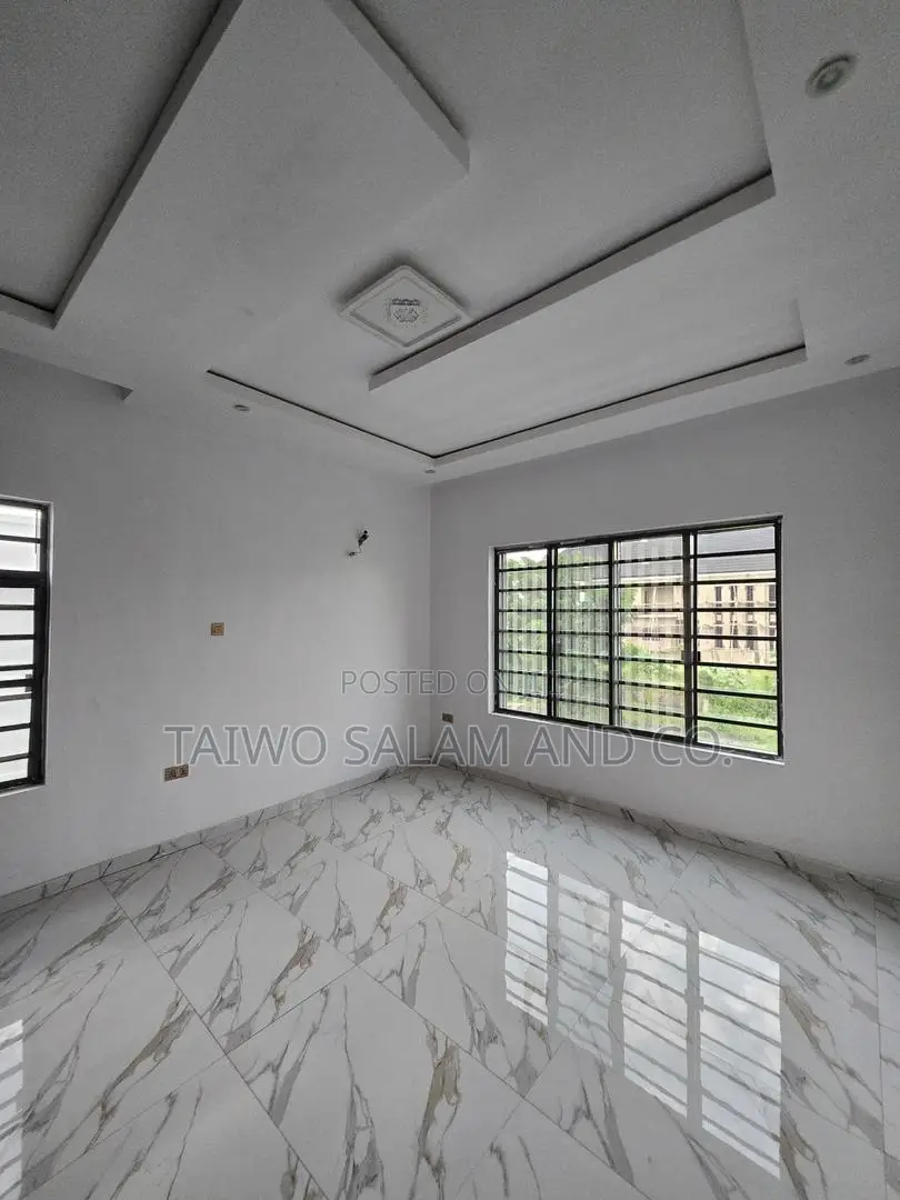 4bdrm Duplex in Akobo for sale in Akobo