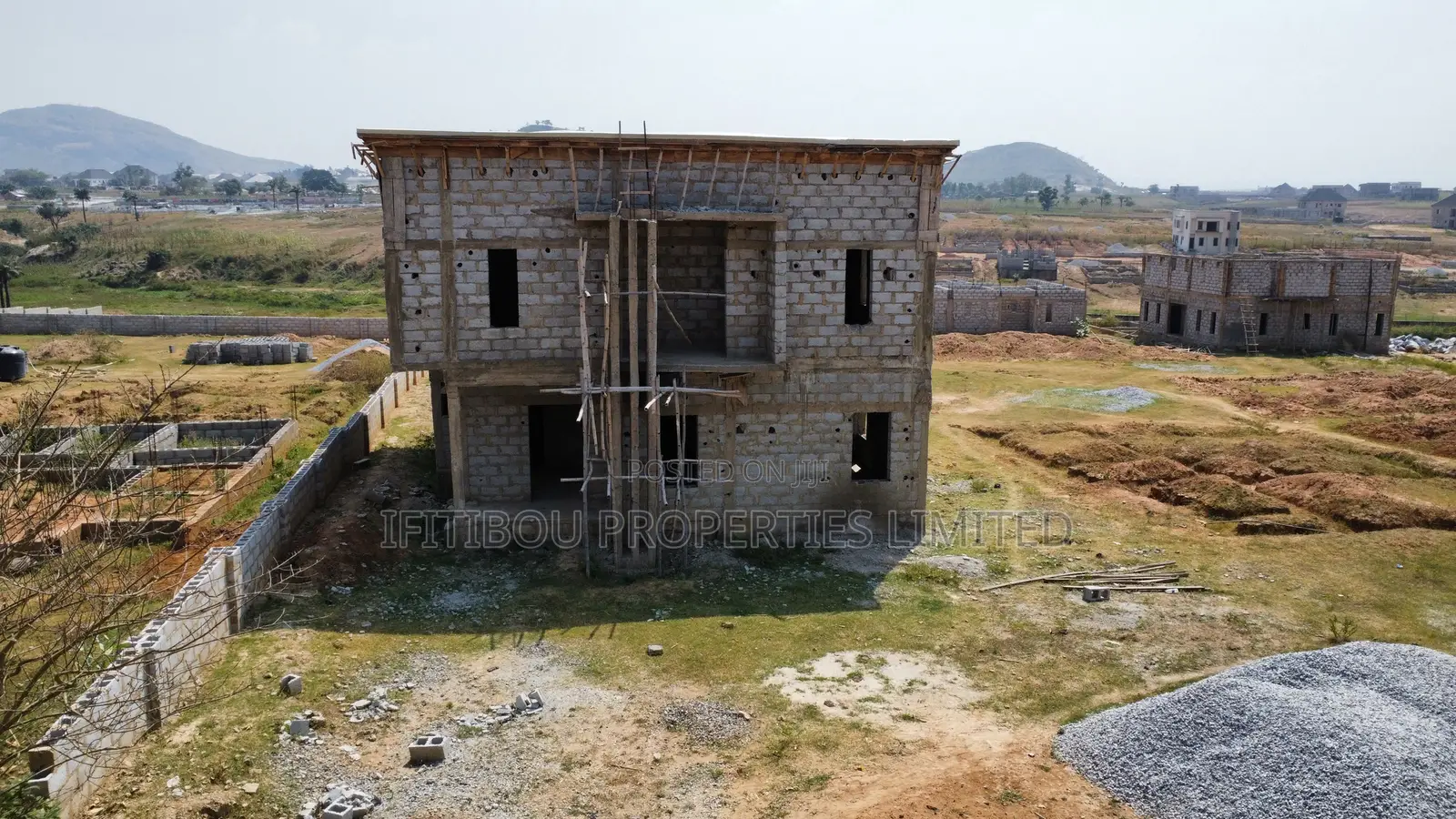 5bdrm Duplex in Hutu, Sabon Lugbe for sale in Sabon Lugbe