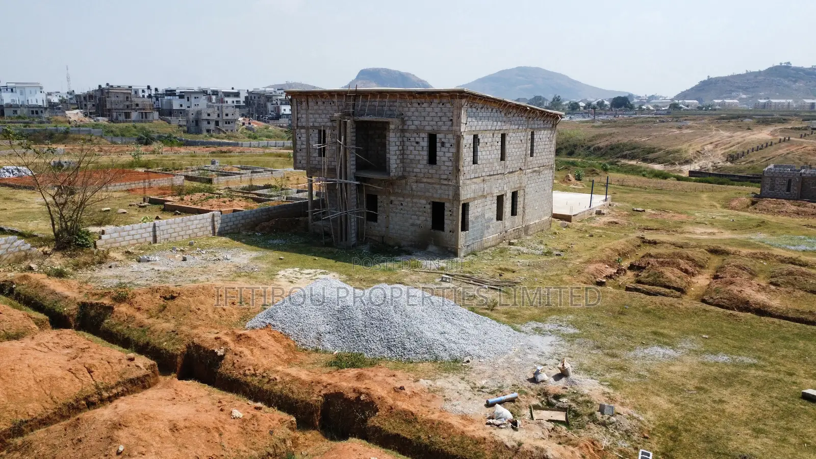 5bdrm Duplex in Hutu, Sabon Lugbe for sale in Sabon Lugbe