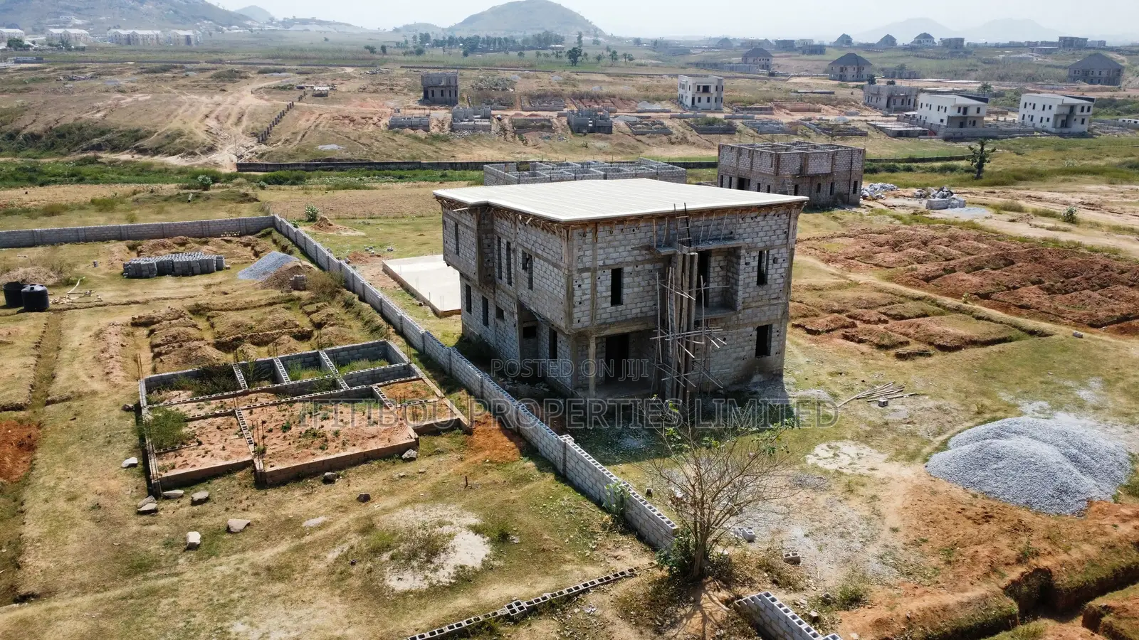 5bdrm Duplex in Hutu, Sabon Lugbe for sale in Sabon Lugbe