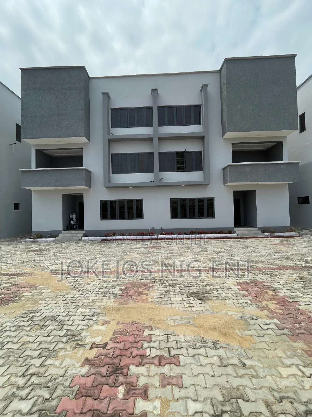 4bdrm Townhouse/Terrace in Ologolo for sale in Ologolo