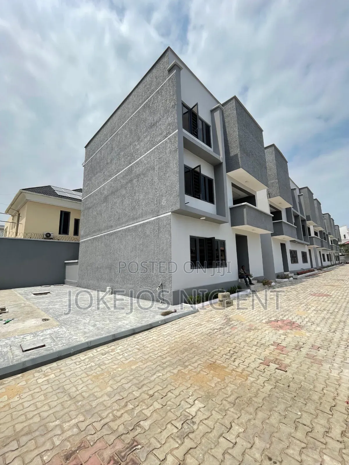 4bdrm Townhouse/Terrace in Ologolo for sale in Ologolo
