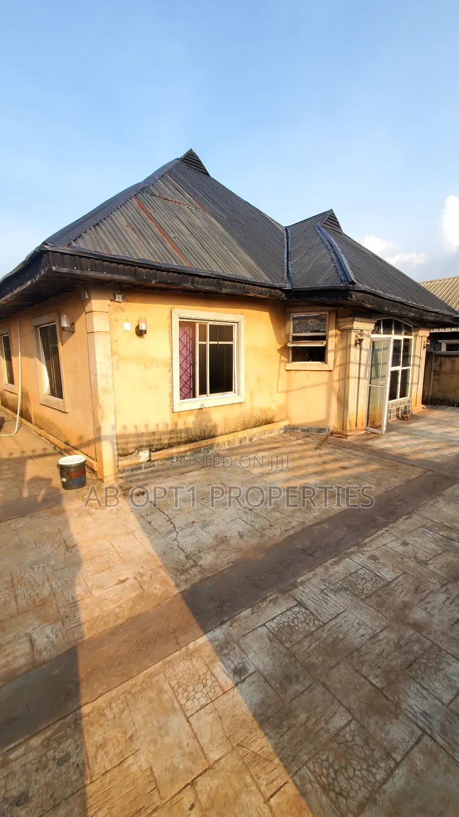 3bdrm Block of Flats in Benin City for sale in Benin City