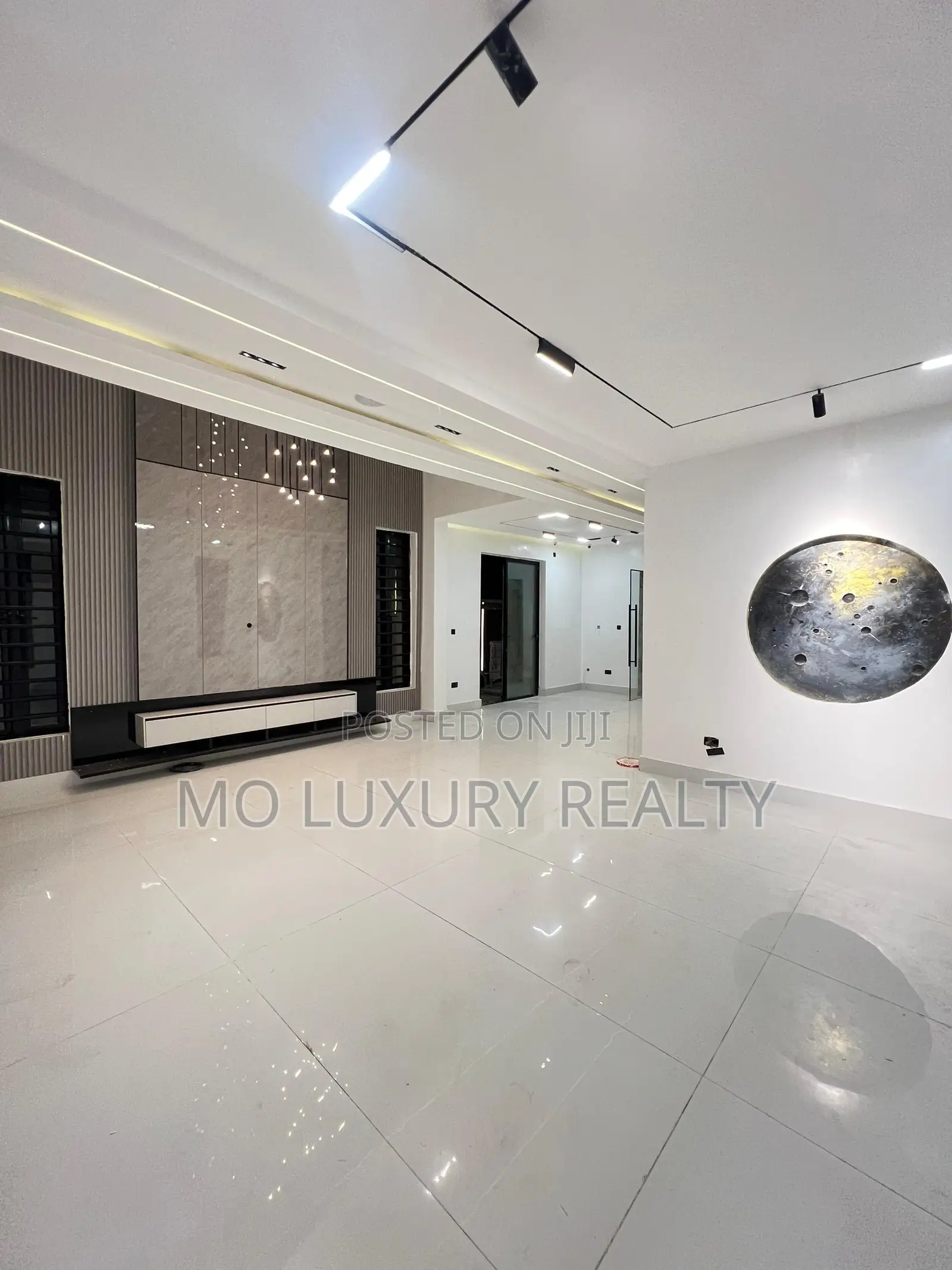 5bdrm Duplex in Lekki Phase 1 for sale in Lekki Phase 1