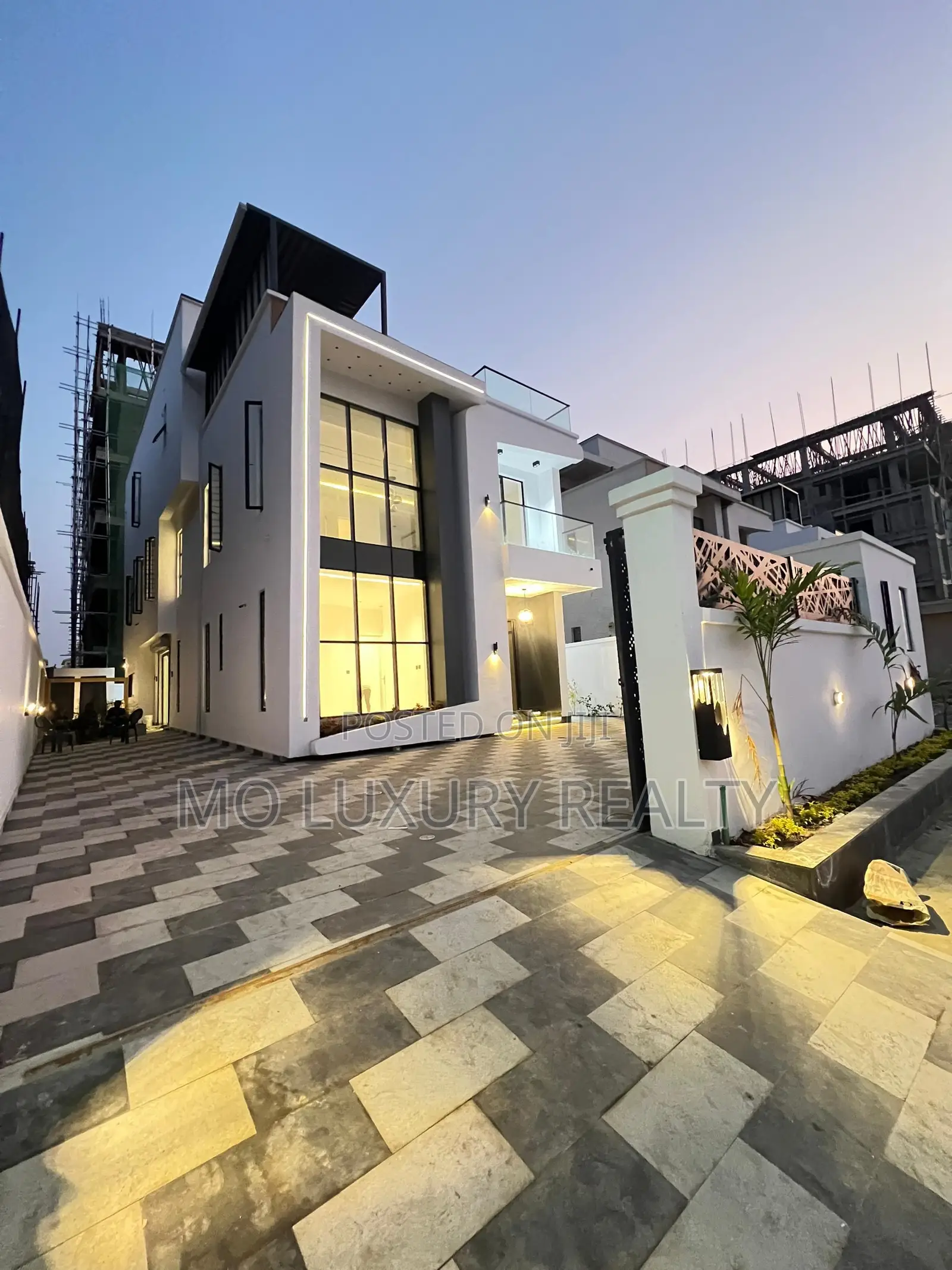 5bdrm Duplex in Lekki Phase 1 for sale in Lekki Phase 1