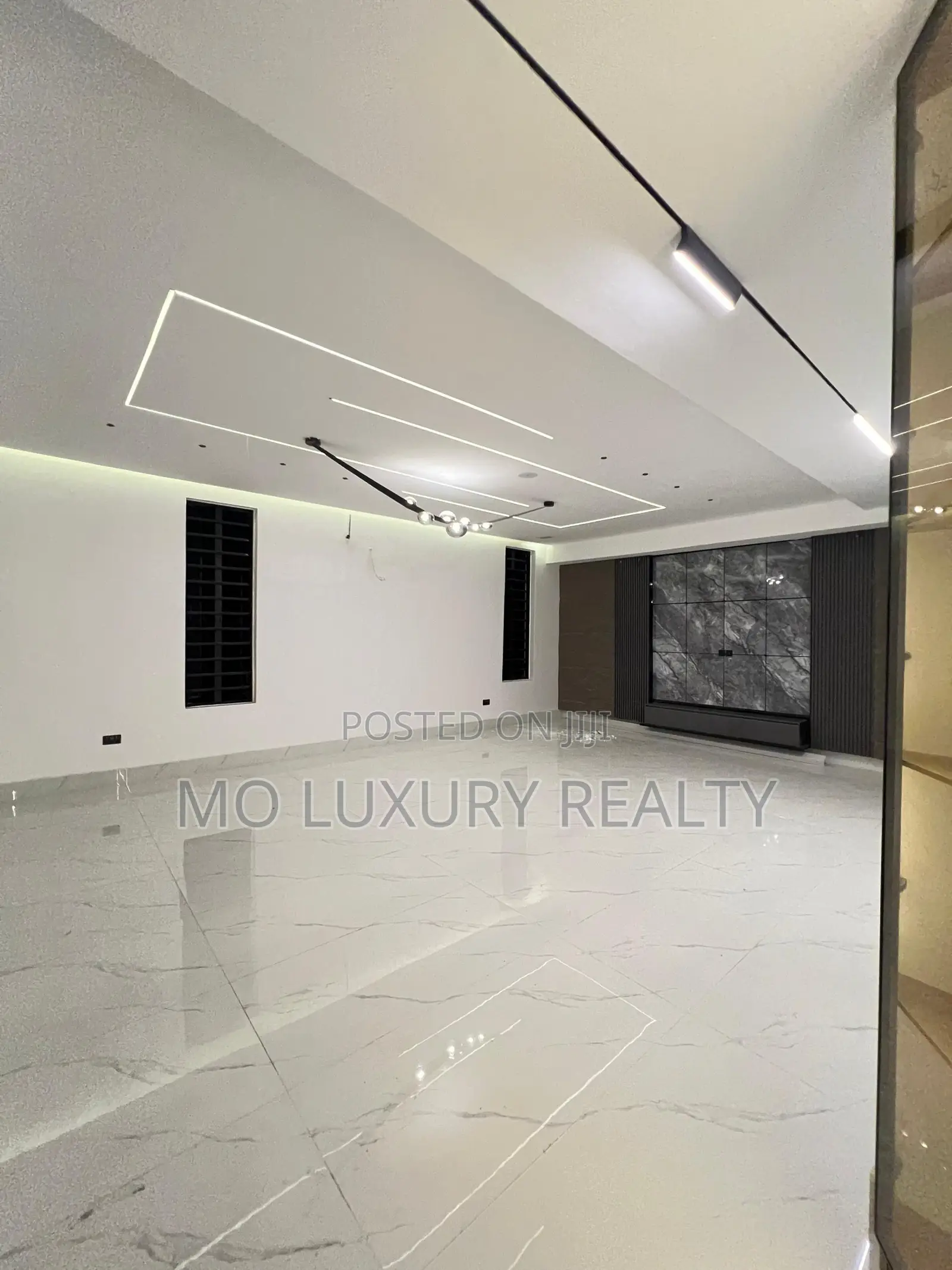5bdrm Duplex in Lekki Phase 1 for sale in Lekki Phase 1