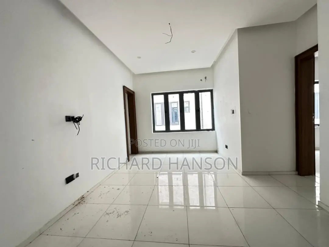 2bdrm Apartment in Ogombo for rent in Ogombo
