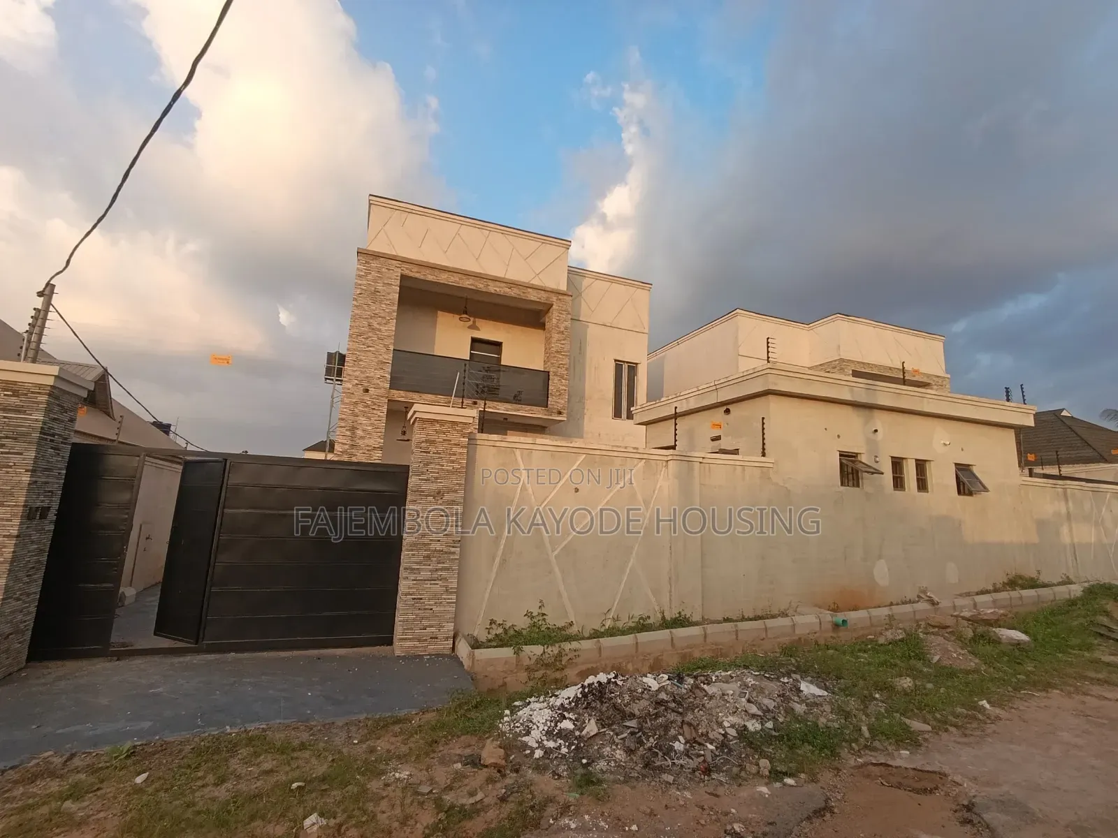 4bdrm Duplex in Oba Otudeko Close, Jericho for sale in Jericho