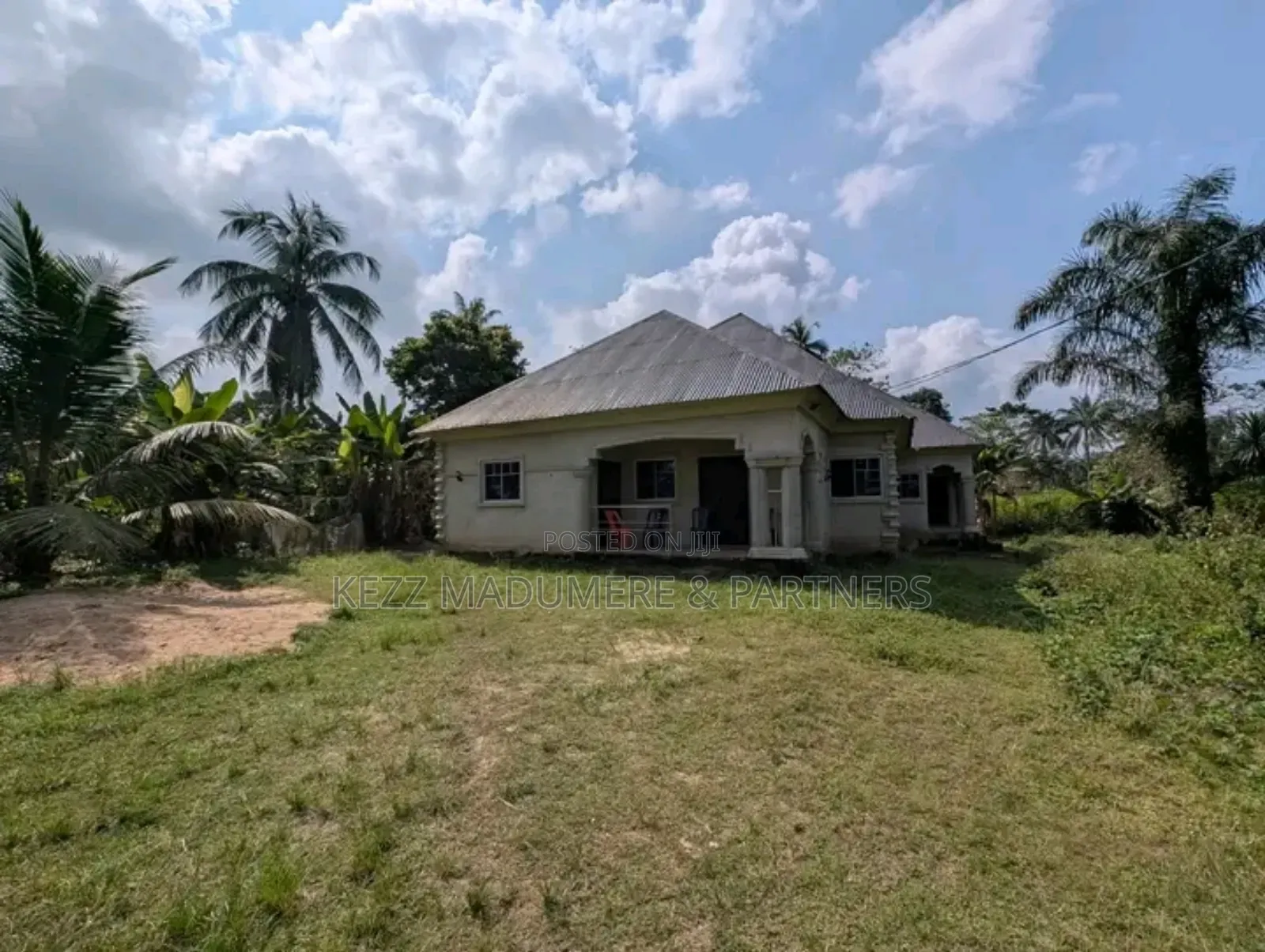 4bdrm Bungalow in Off Idoro Road Uyo for sale in Uyo