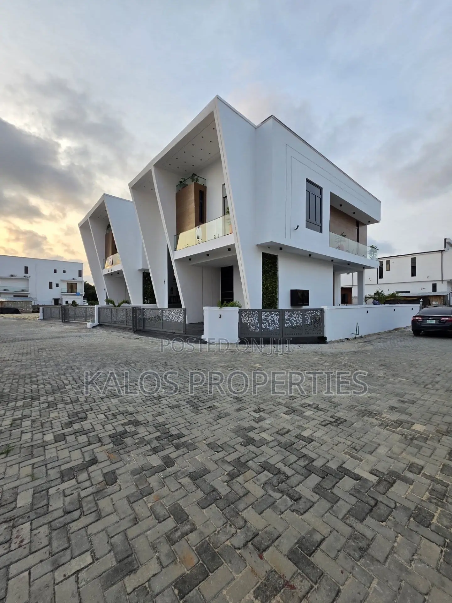 5bdrm Duplex in Lekki Conservatives, Chevron for sale in Chevron