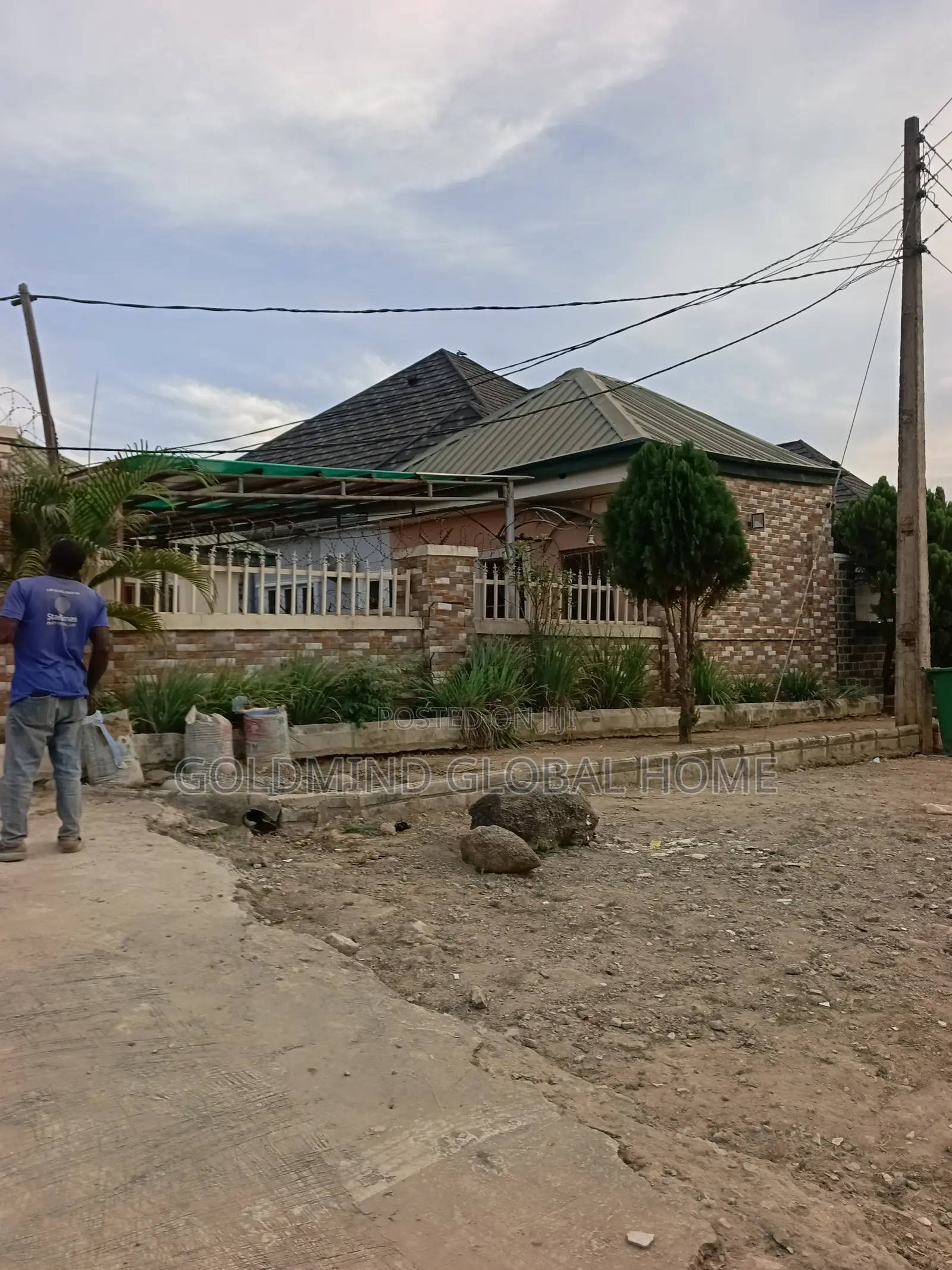 6bdrm Duplex in Fha Estate for sale in FHA