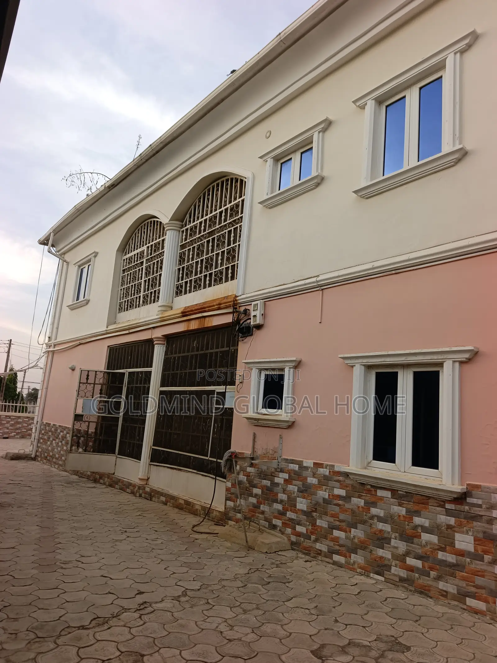 6bdrm Duplex in Fha Estate for sale in FHA