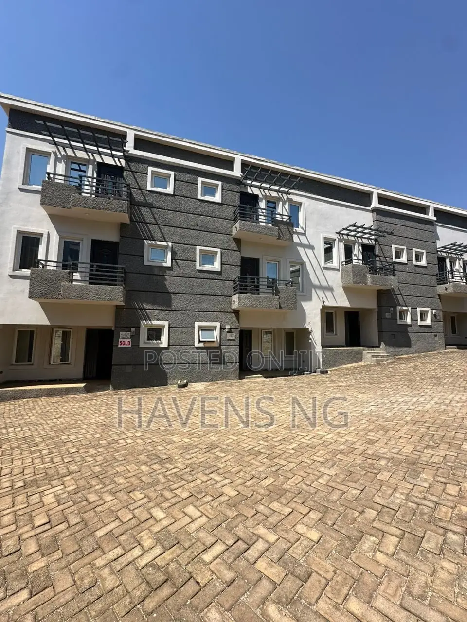 3bdrm Duplex in Apo Resettlement for sale in Apo Resettlement
