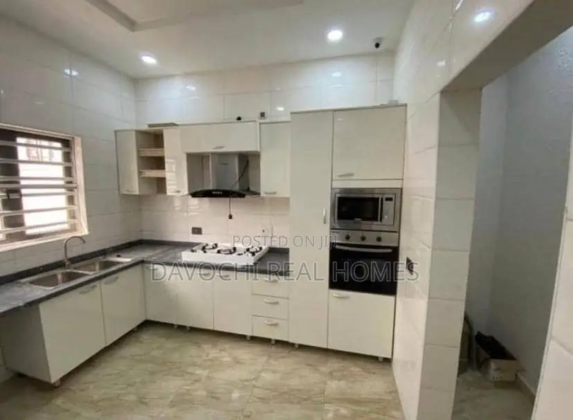 4bdrm Duplex in Ikota for rent in Ikota