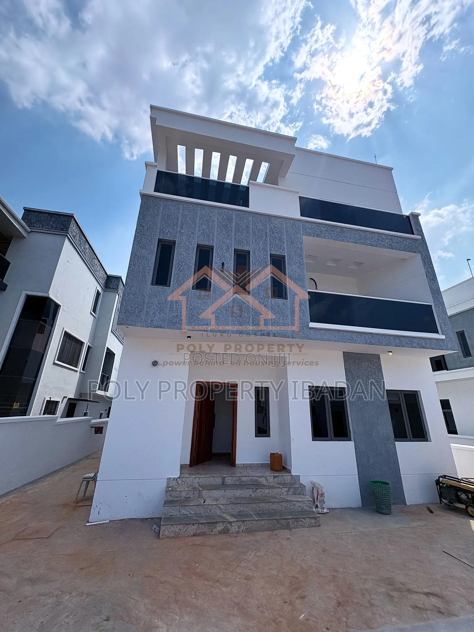 5bdrm Penthouse in Kolapo Ishola Gra, Ibadan for sale in Ibadan