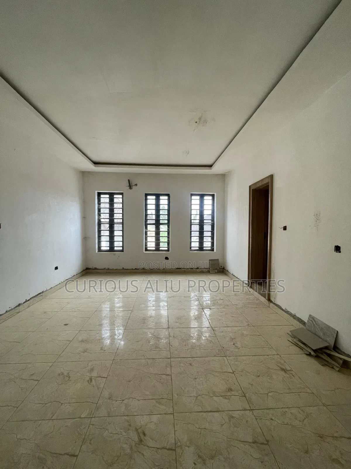 6bdrm Townhouse/Terrace in Eagle Court, Life Camp for Sale in Life Camp