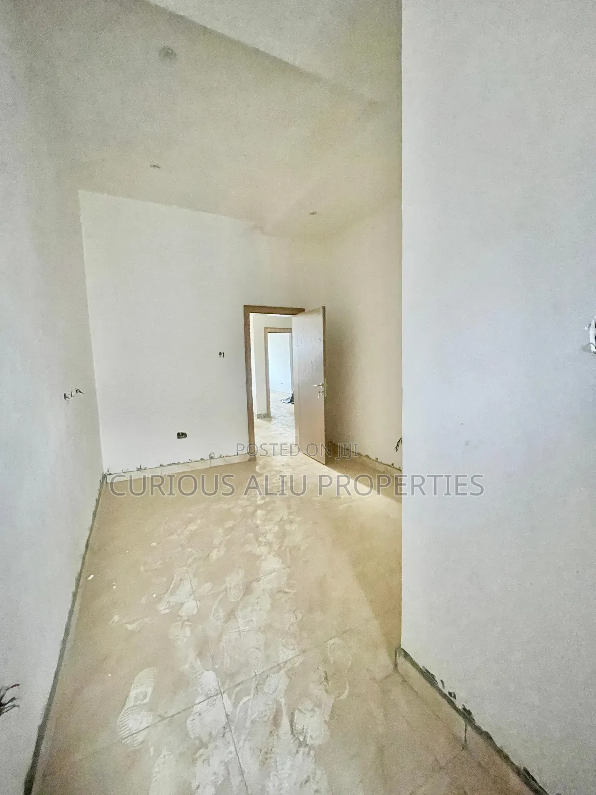 6bdrm Townhouse/Terrace in Eagle Court, Life Camp for Sale in Life Camp
