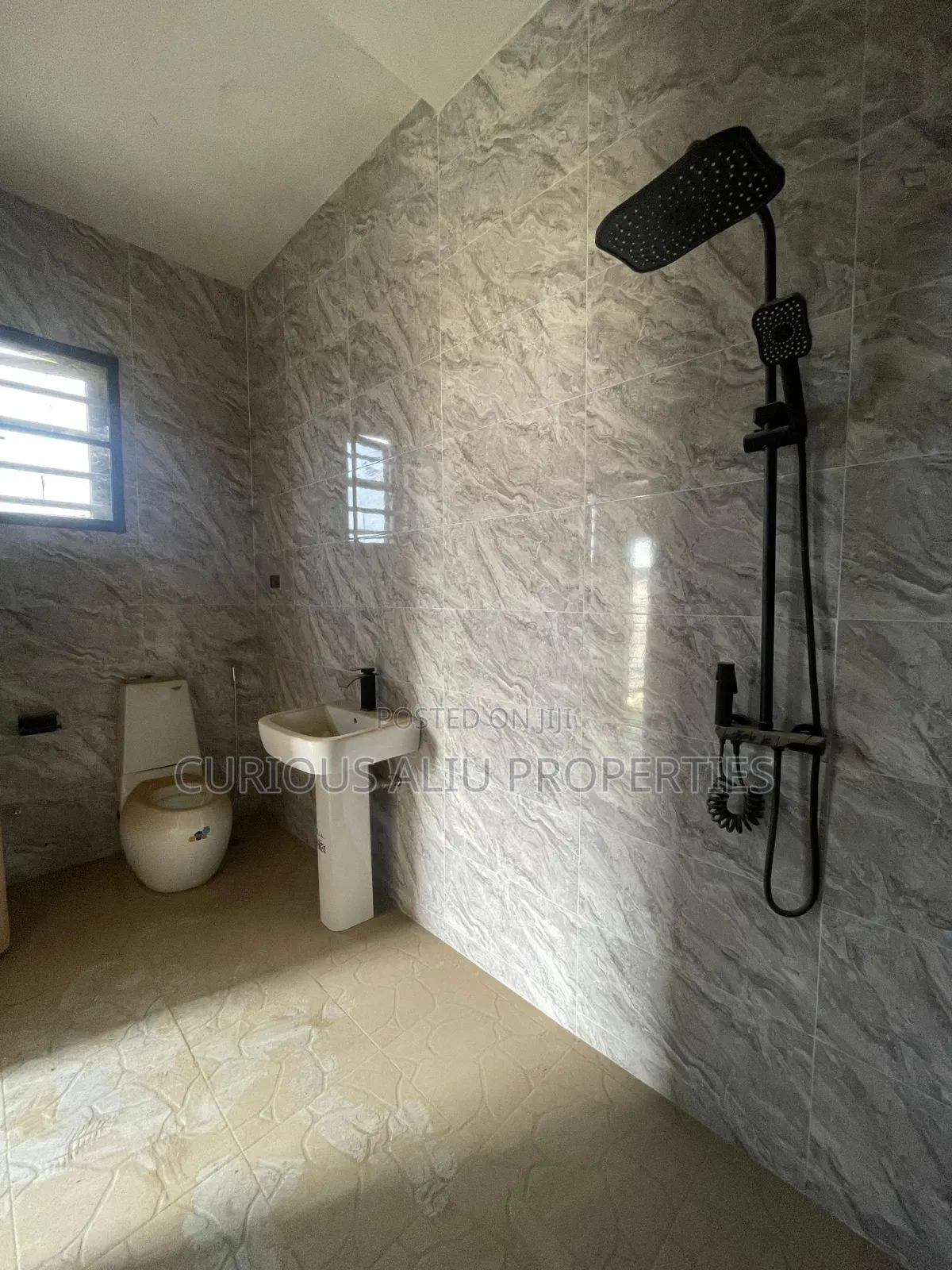 6bdrm Townhouse/Terrace in Eagle Court, Life Camp for Sale in Life Camp