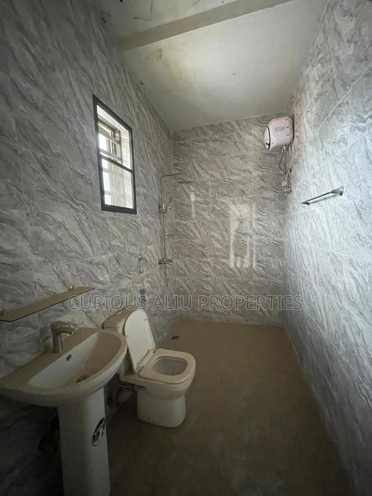 6bdrm Townhouse/Terrace in Eagle Court, Life Camp for Sale in Life Camp