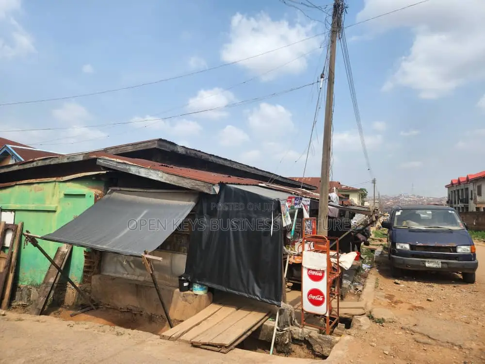 5bdrm Bungalow in Ososami, Oke Ado for sale in Oke Ado