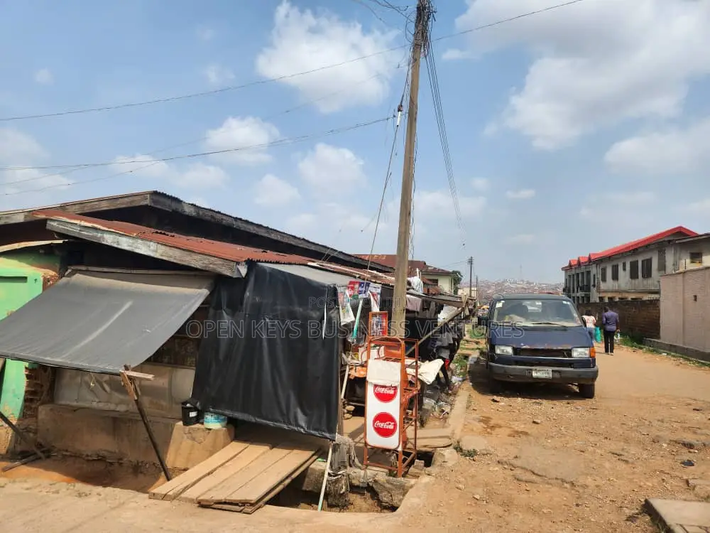 5bdrm Bungalow in Ososami, Oke Ado for sale in Oke Ado
