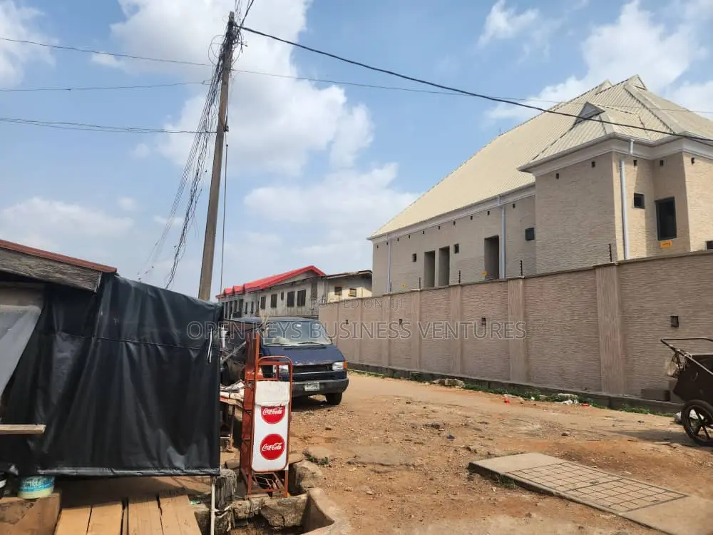 5bdrm Bungalow in Ososami, Oke Ado for sale in Oke Ado