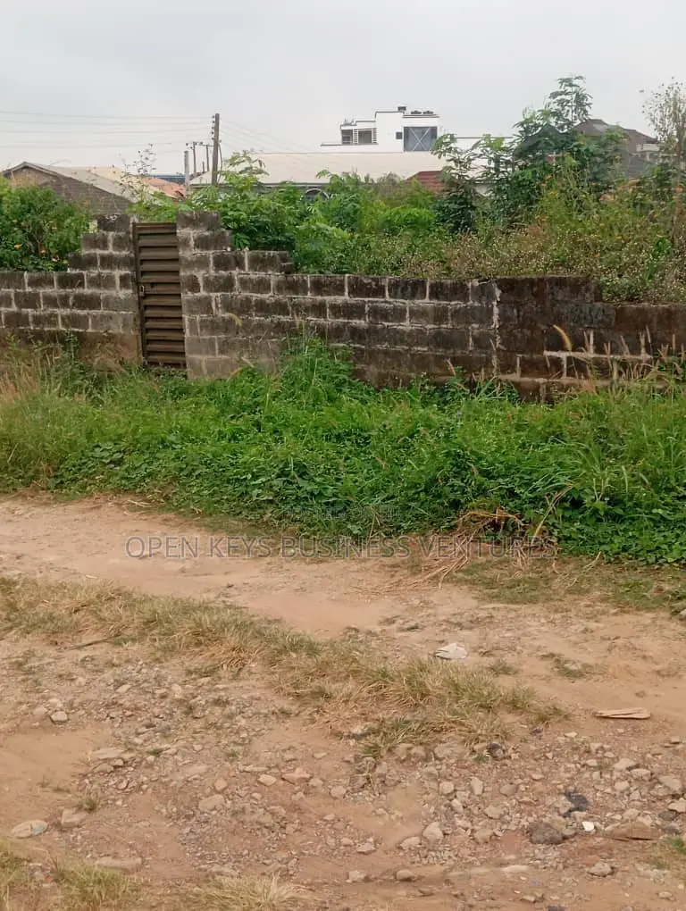 A Standard Plot of 577sqm Fenced and Gated in Idishin