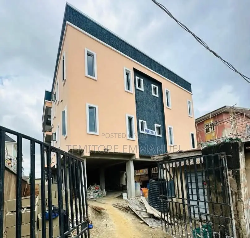 Furnished 3bdrm Apartment in Gbagada, Lagos for sale in Gbagada