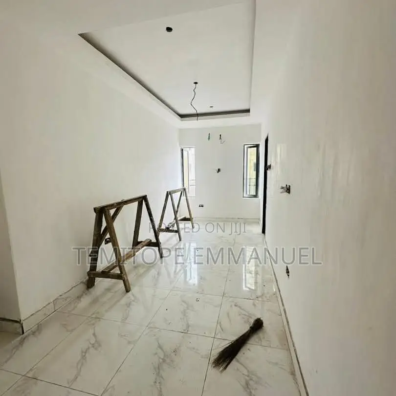 Furnished 3bdrm Apartment in Gbagada, Lagos for sale in Gbagada