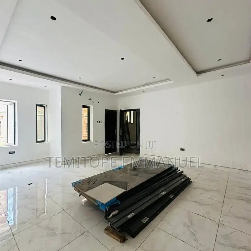 Furnished 3bdrm Apartment in Gbagada, Lagos for sale in Gbagada