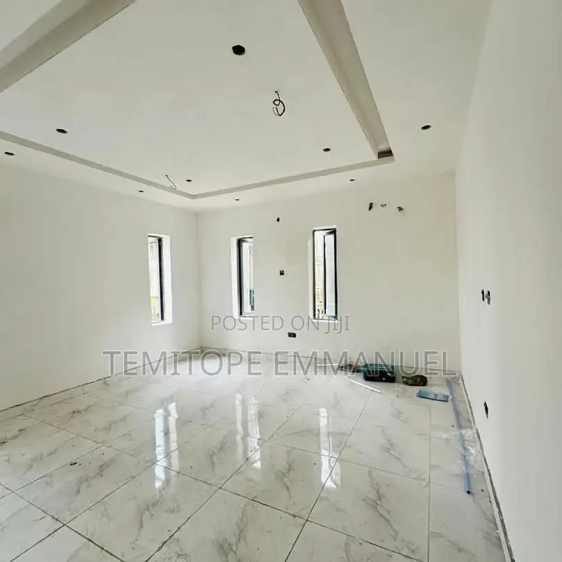 Furnished 3bdrm Apartment in Gbagada, Lagos for sale in Gbagada