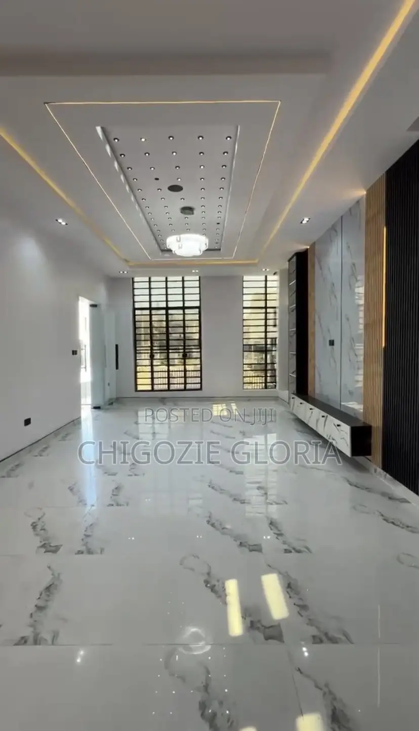 5bdrm Duplex in Ikota for sale in Ikota