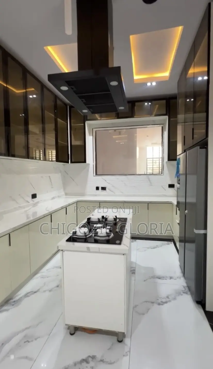 5bdrm Duplex in Ikota for sale in Ikota