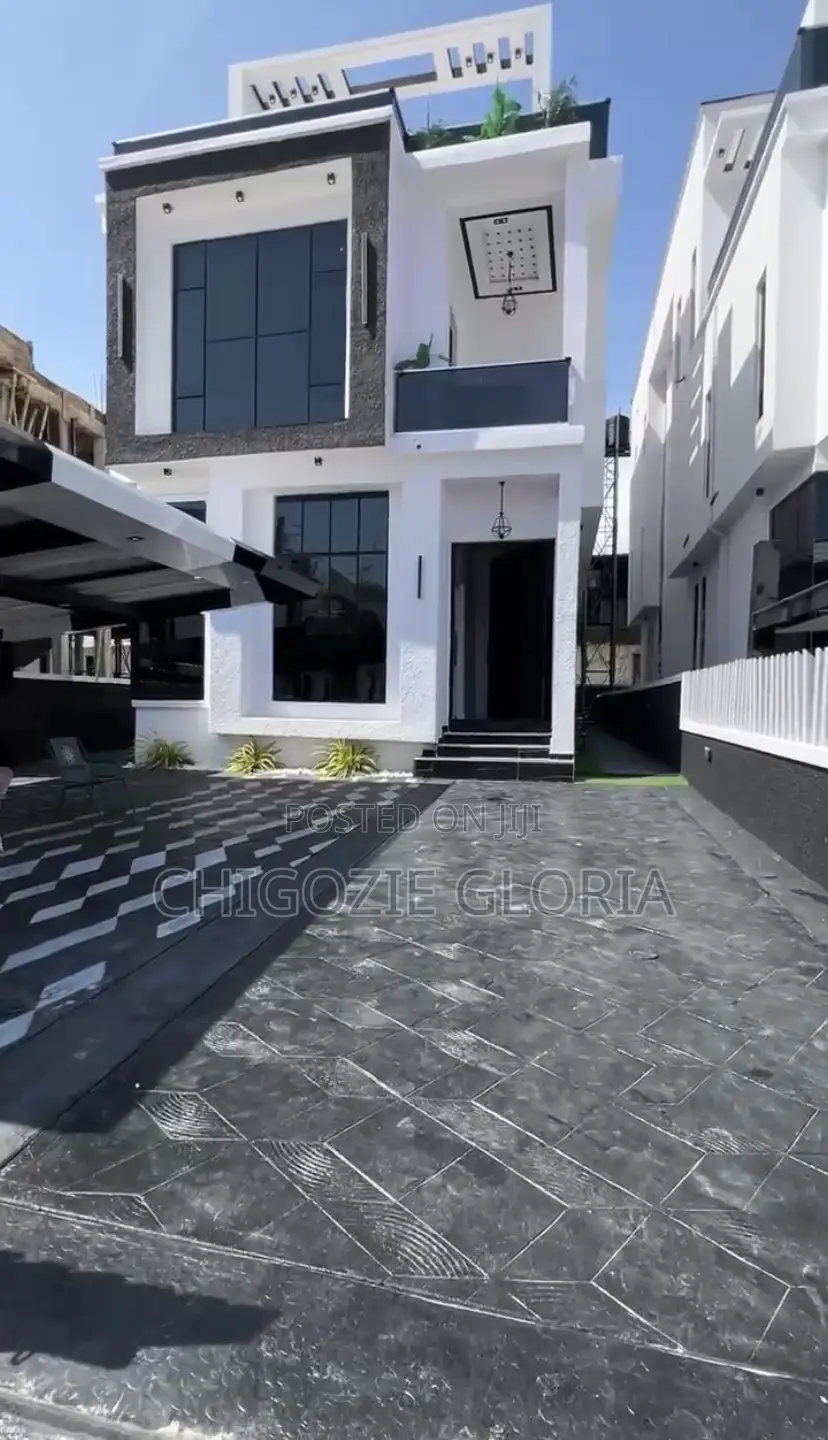 5bdrm Duplex in Ikota for sale in Ikota