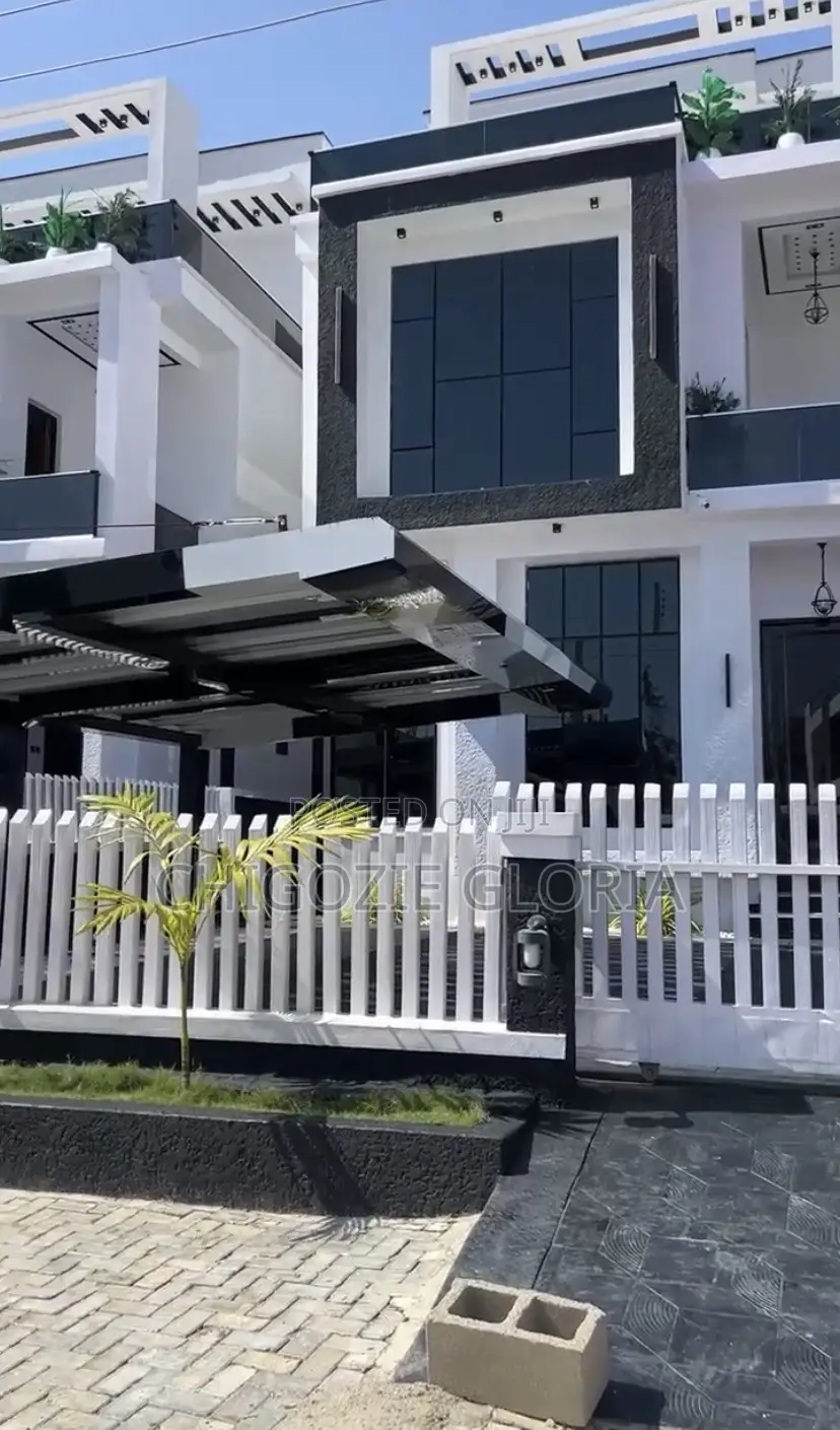 5bdrm Duplex in Ikota for sale in Ikota
