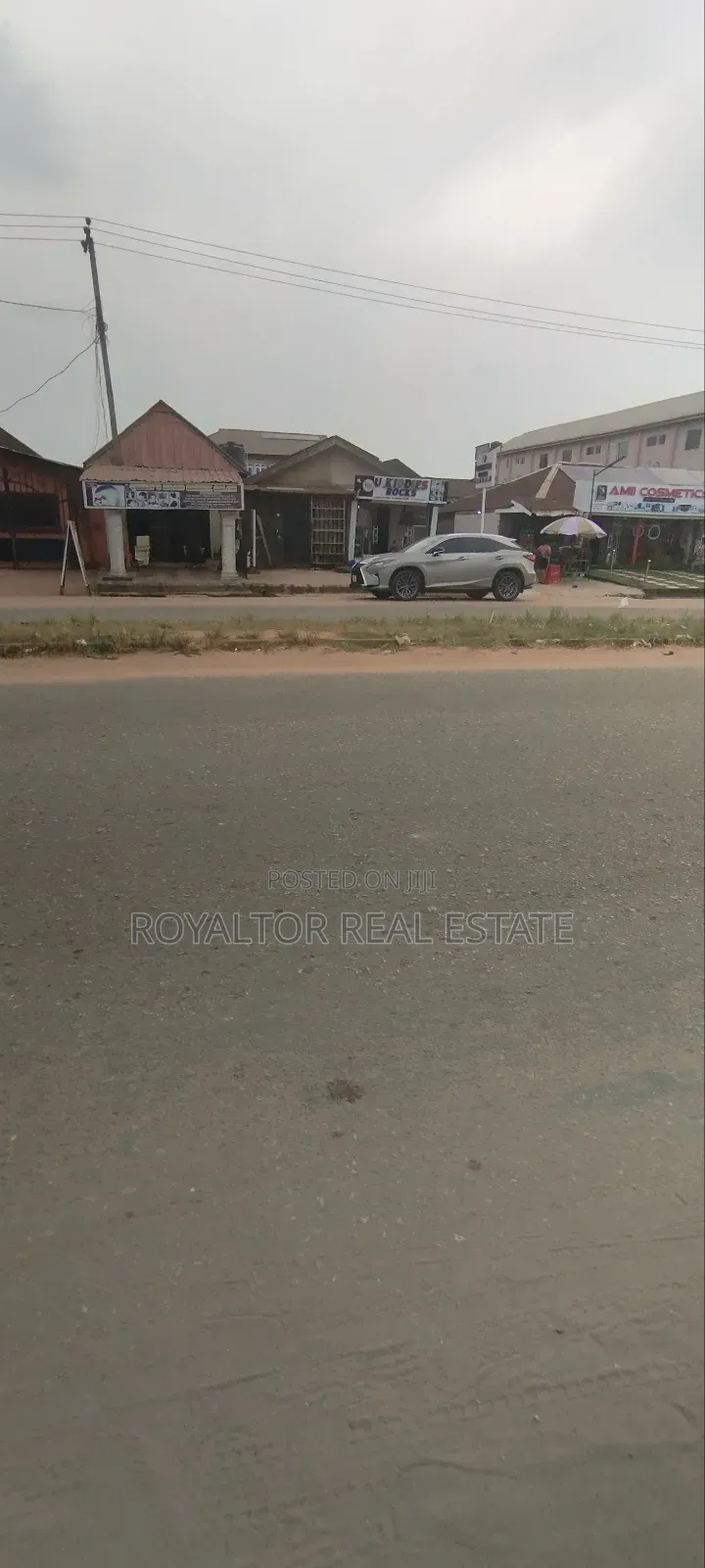85/95ft With Old Building Along the Main Road in Benin City