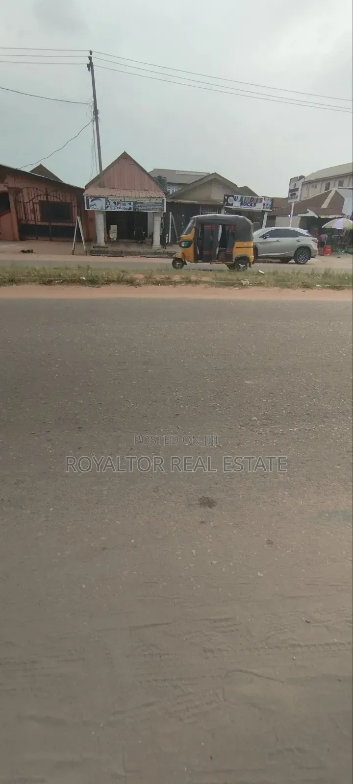 85/95ft With Old Building Along the Main Road in Benin City
